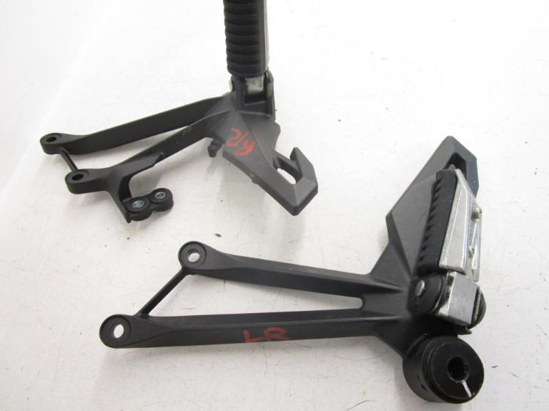 16 Kawasaki ZX 1000 M ABS Passenger Pegs 35063-1387-18R 2014-2024